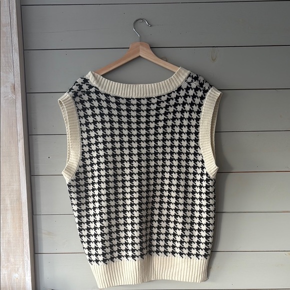 Black and White Houndstooth Sweater Vest - Picture 3 of 3